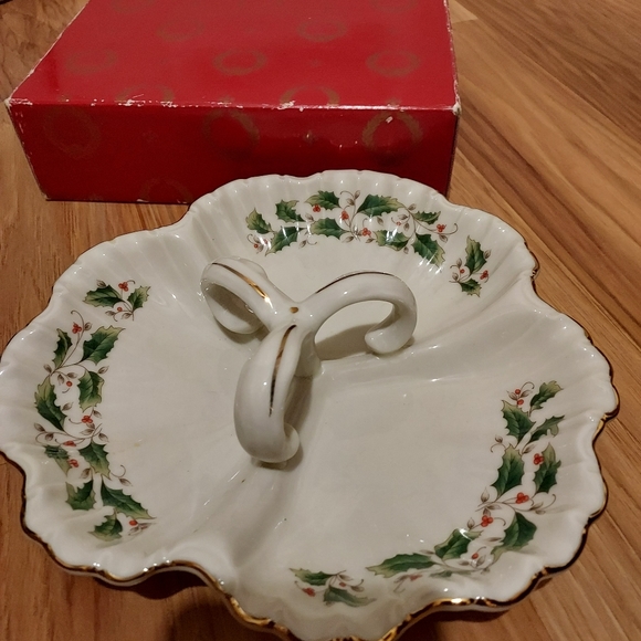 Christmas Holly Holiday 3 Section Handled Candy Dish Gold Trim Porcelain Japan - Picture 3 of 9
